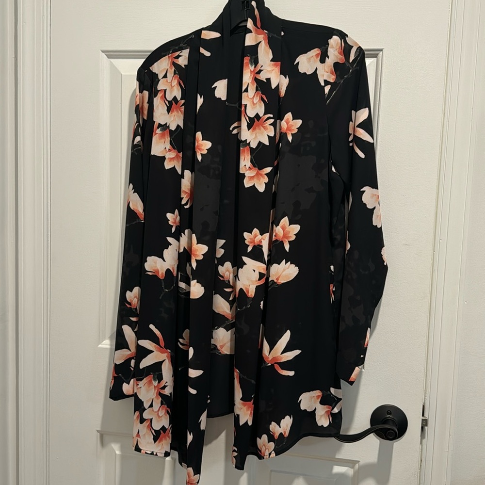 Babaton flowery shawl top size small